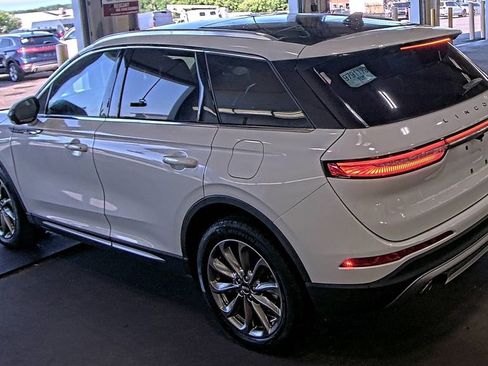 Used 2022 Lincoln Corsair AWD w/ Premium Package image 2