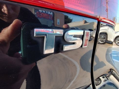 Used 2016 Volkswagen Tiguan SE image 12