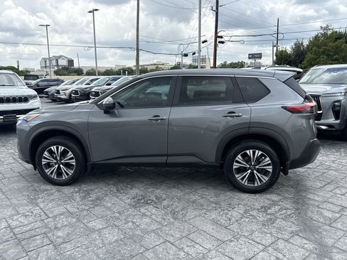 Used 2023 Nissan Rogue SV FWD image 4