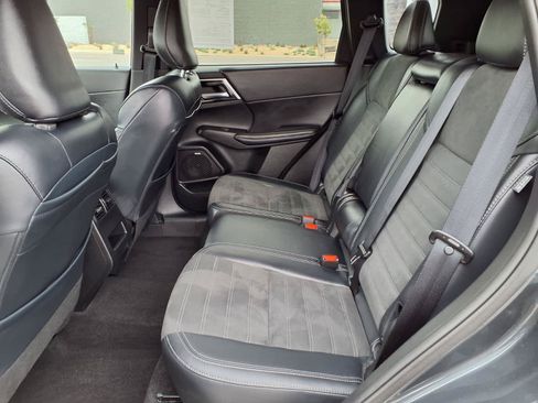 Used 2025 Mitsubishi Outlander SE FWD image 12