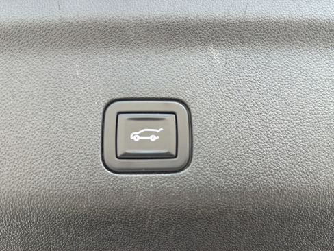 Used 2021 Chevrolet Suburban LT w/ LT Signature Package AWD/4WD image 16