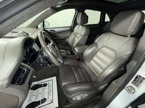 Used 2021 Porsche Macan Turbo image 13