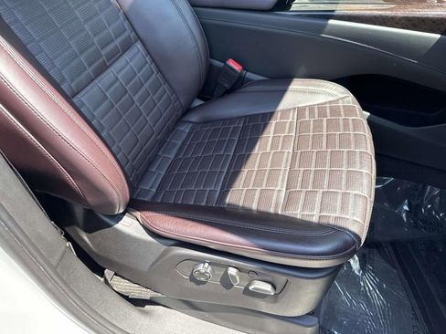 Used 2023 Cadillac Escalade Premium Luxury Platinum AWD/4WD image 28