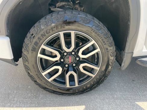 Used 2022 GMC Sierra 1500 AT4 w/ AT4 Preferred Package AWD/4WD image 28
