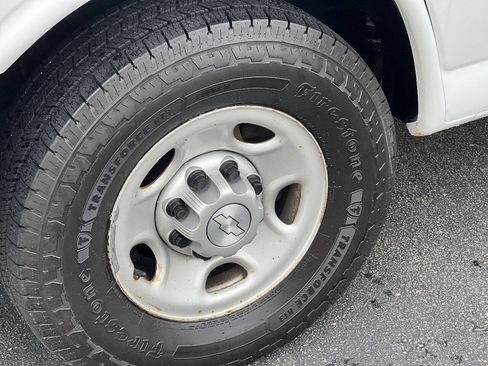 Used 2016 Chevrolet Express 2500 RWD image 9