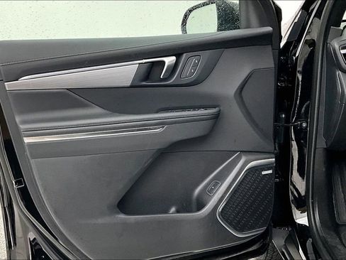 Used 2025 Buick Enclave Preferred image 21