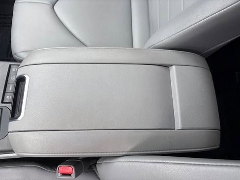 Used 2022 Toyota Highlander XLE image 26