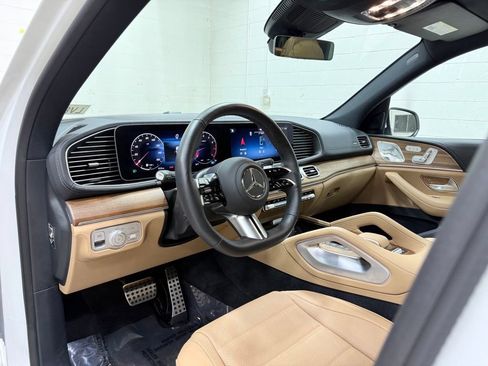 Used 2025 Mercedes-Benz GLS 580 4MATIC image 35