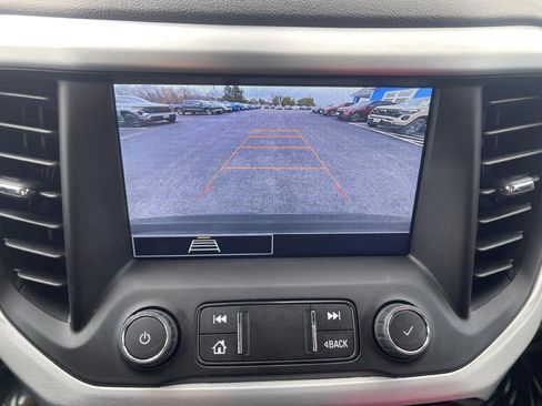 Used 2023 GMC Acadia SLE w/ Driver Convenience Package image 17