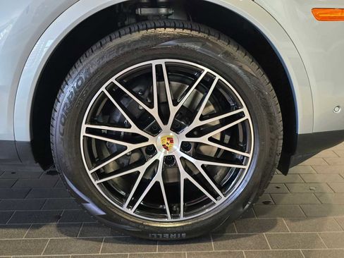 Used 2024 Porsche Cayenne Coupe image 11