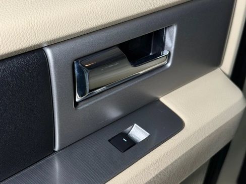 Used 2016 Ford Expedition XLT w/ Equipment Group 202A RWD image 18