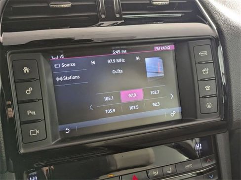 Used 2017 Jaguar F-PACE Premium image 23