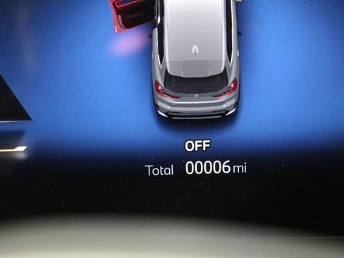 Used 2025 BMW X1 xDrive28i w/ Convenience Package image 16