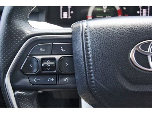 Used 2025 Toyota 4Runner SR5 AWD/4WD image 15