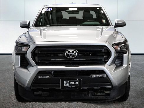 Used 2025 Toyota Tacoma SR5 AWD/4WD image 12