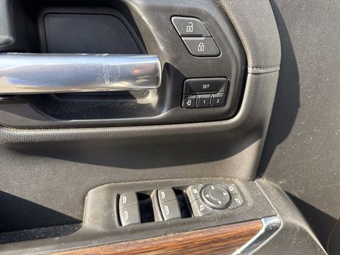 Used 2020 Chevrolet Silverado 1500 High Country w/ Technology Package image 16