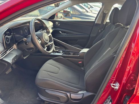 Used 2025 Hyundai Elantra SEL image 30