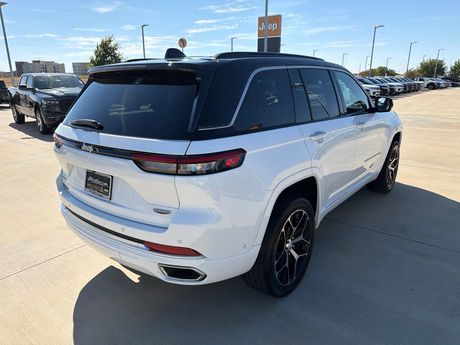 Used 2025 Jeep Grand Cherokee Summit AWD/4WD image 5