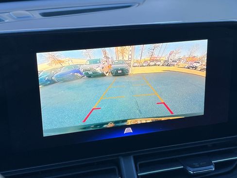 Used 2025 Chevrolet Trax LT w/ LT Convenience Package image 17