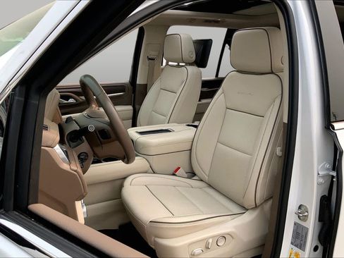 Used 2023 GMC Yukon Denali w/ Denali Reserve Package AWD/4WD image 9