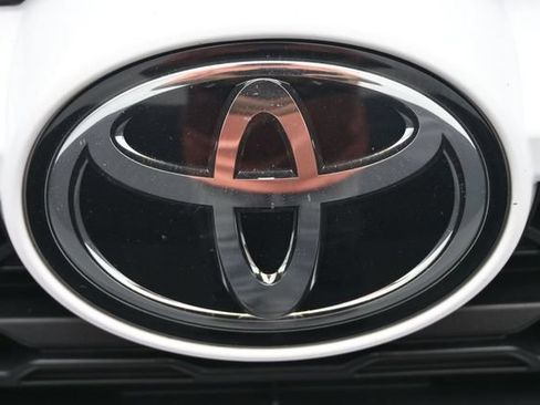 Used 2021 Toyota RAV4 LE w/ Carpet Mat Package (TMS) AWD/4WD image 30
