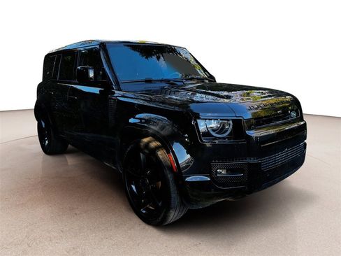 Used 2023 Land Rover Defender 110 V8 image 3