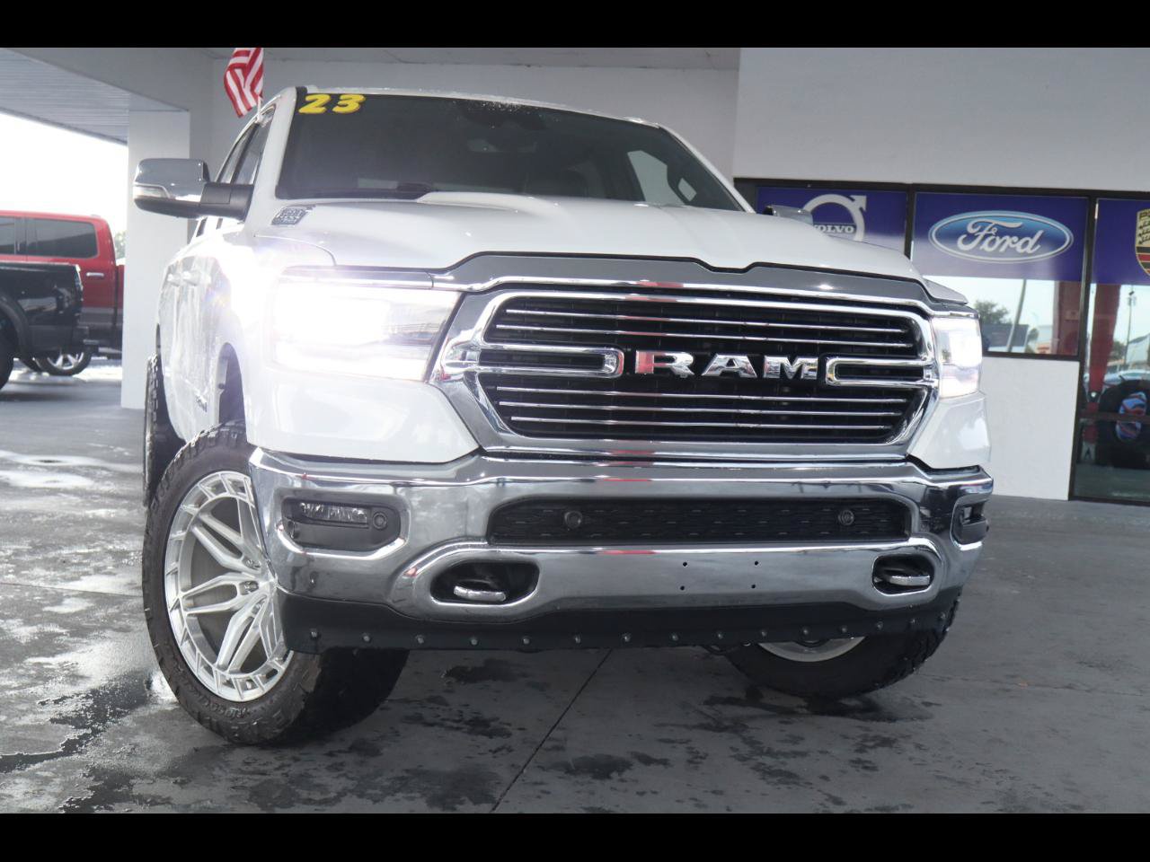 Used 2023 RAM 1500 Laramie AWD/4WD image 1