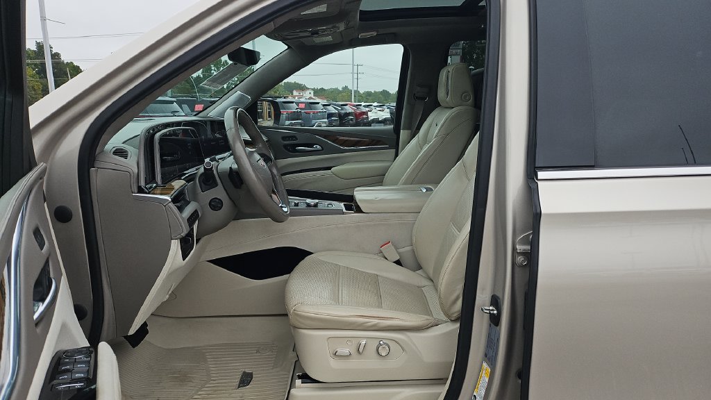 Used 2021 Cadillac Escalade ESV Premium Luxury Platinum AWD/4WD image 4