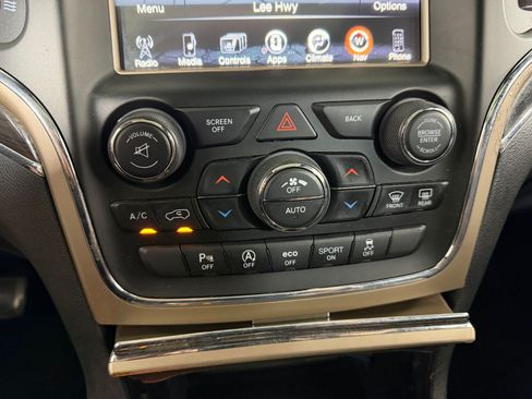 Used 2016 Jeep Grand Cherokee Overland w/ Advanced Technology Group AWD/4WD image 16