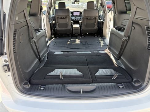 Used 2026 Chrysler Pacifica Limited FWD image 14