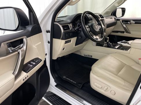 Used 2020 Lexus GX 460 Luxury w/ Accessory Package AWD/4WD image 31