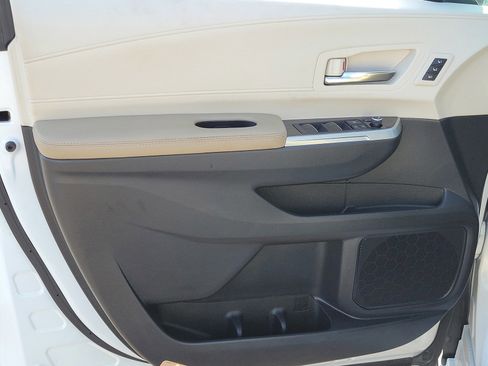 Used 2022 Toyota Sienna Limited FWD image 13