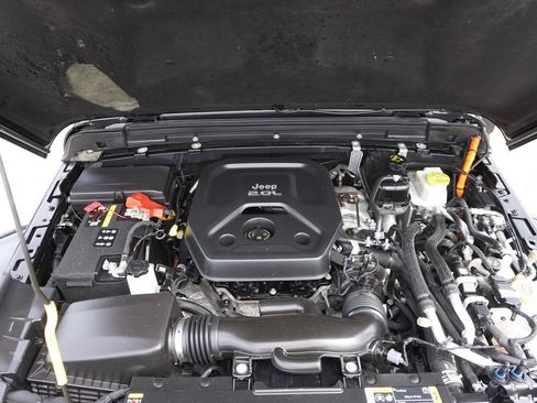 Used 2022 Jeep Wrangler Unlimited Sahara w/ Cold Weather Group AWD/4WD image 32