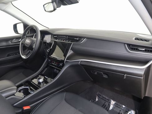 Used 2023 Jeep Grand Cherokee Laredo X image 39