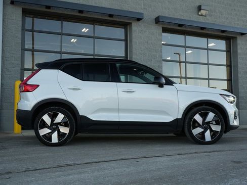 Used 2023 Volvo XC40 Recharge Ultimate image 30