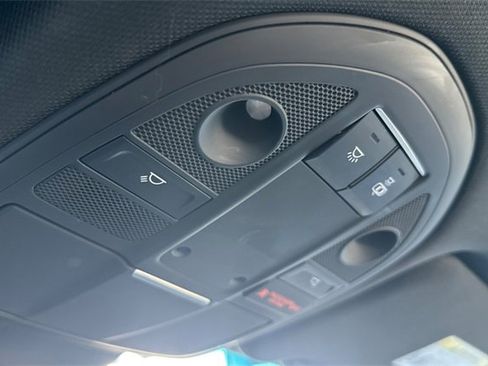 Used 2023 Genesis G70 2.0T image 23