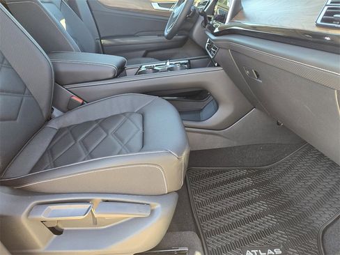 New 2026 Volkswagen Atlas SE image 12