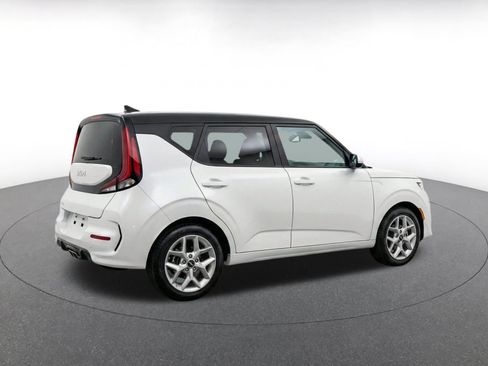 Used 2025 Kia Soul LX w/ LX Technology Package FWD image 9