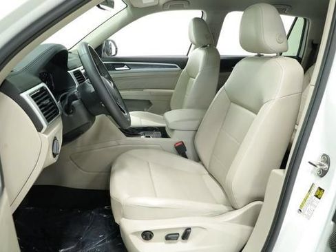 Certified 2022 Volkswagen Atlas SE w/ Black Wheel Package FWD image 25