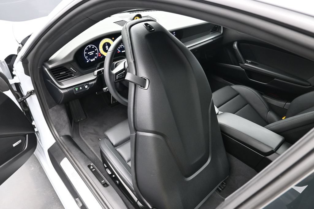 Certified 2025 Porsche 911 Carrera RWD image 18