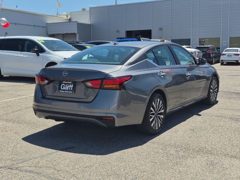 Used 2025 Nissan Altima 2.5 SV FWD image 3