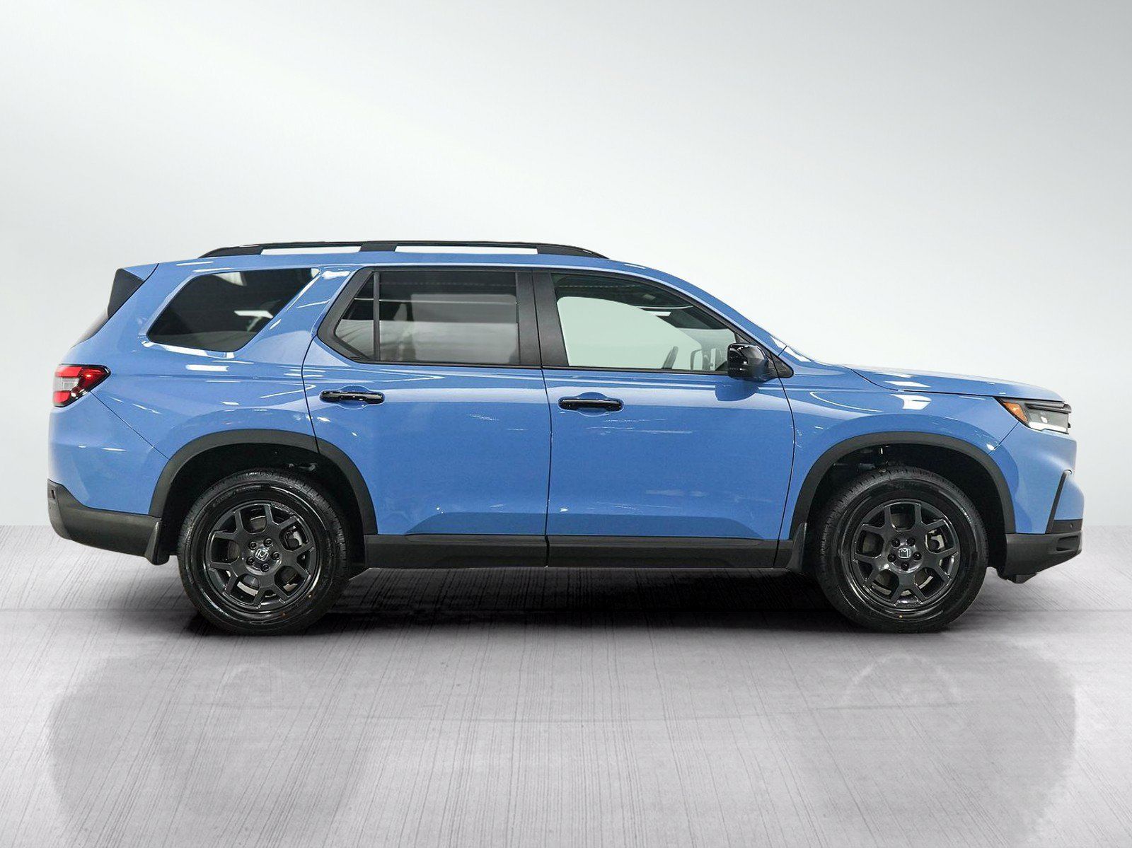 Used 2025 Honda Pilot TrailSport image 6