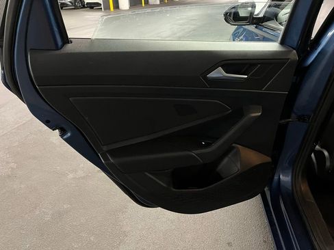 Used 2019 Volkswagen Jetta SEL Premium image 19