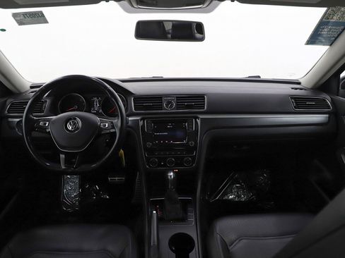 Used 2017 Volkswagen Passat 1.8T R-Line image 13