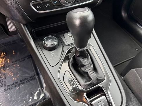 Used 2020 Jeep Cherokee Limited AWD/4WD image 31