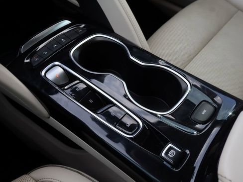 Used 2022 Buick Envision Essence w/ Technology Package I image 16