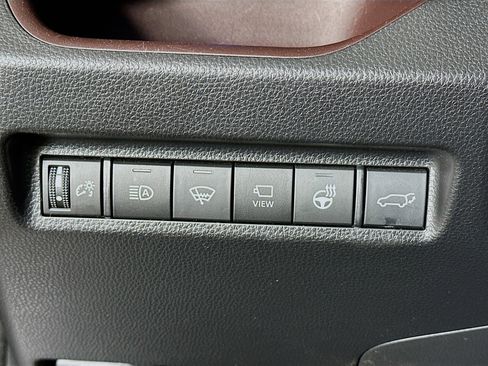 Used 2019 Toyota RAV4 Limited image 17