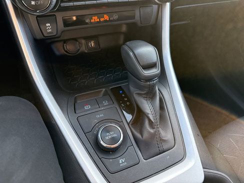 Used 2025 Toyota RAV4 XLE image 22