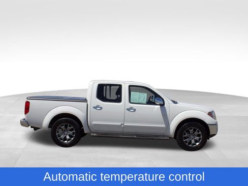 Used 2019 Nissan Frontier SL RWD image 6