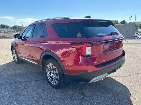 Used 2025 Ford Explorer Platinum AWD/4WD image 5